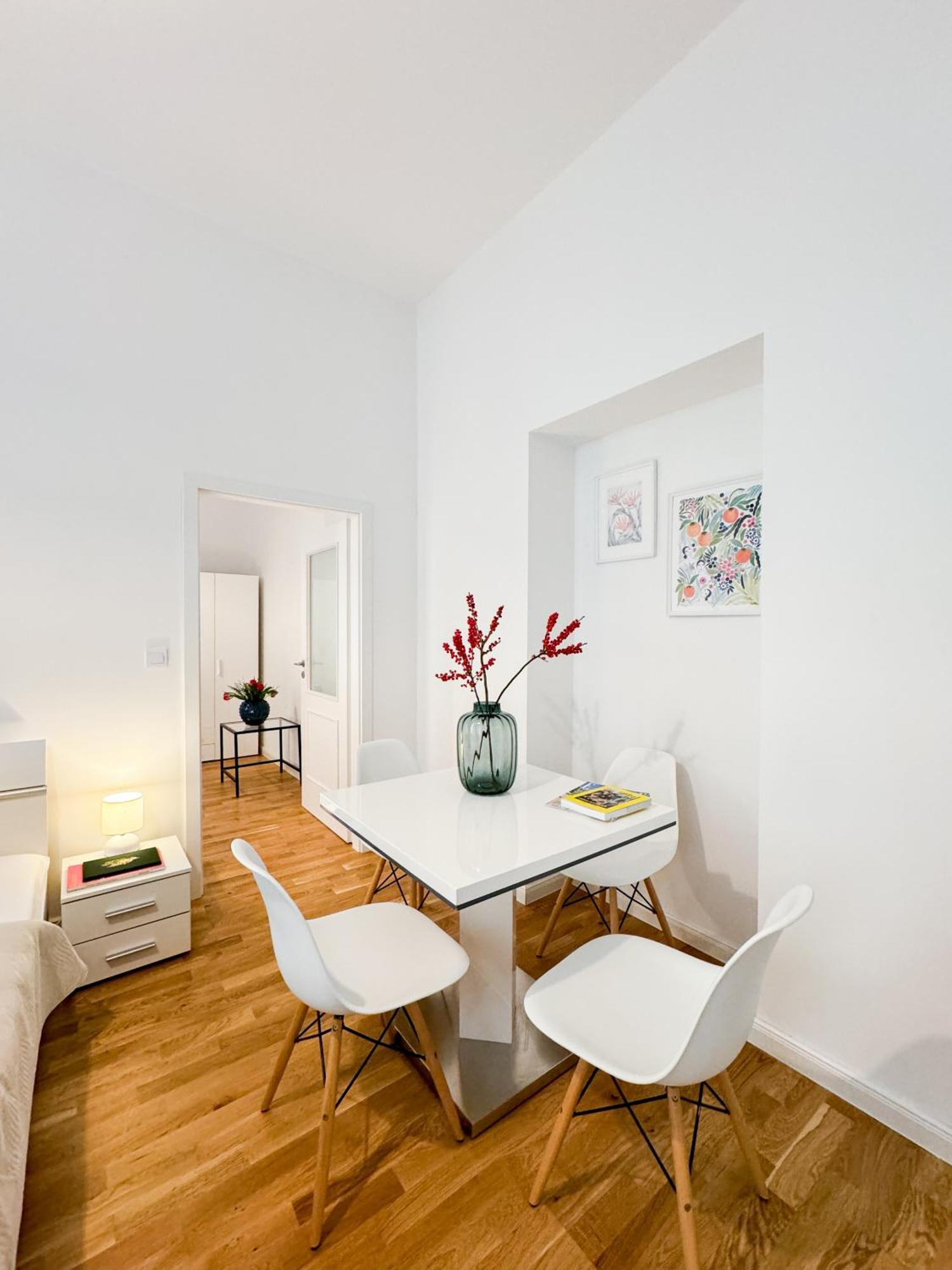 Turnkey I Wenceslas Square Apartments Прага Номер фото