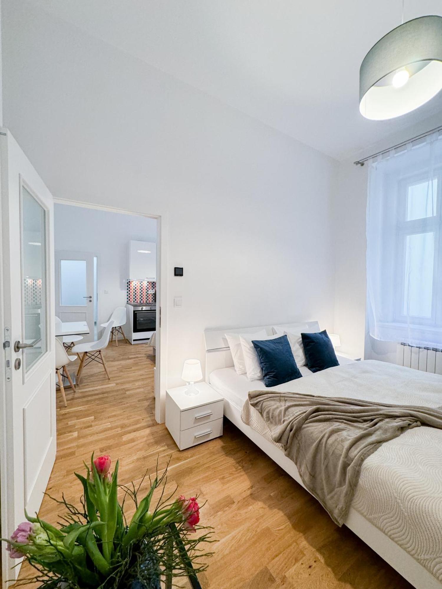 Turnkey I Wenceslas Square Apartments Прага Экстерьер фото